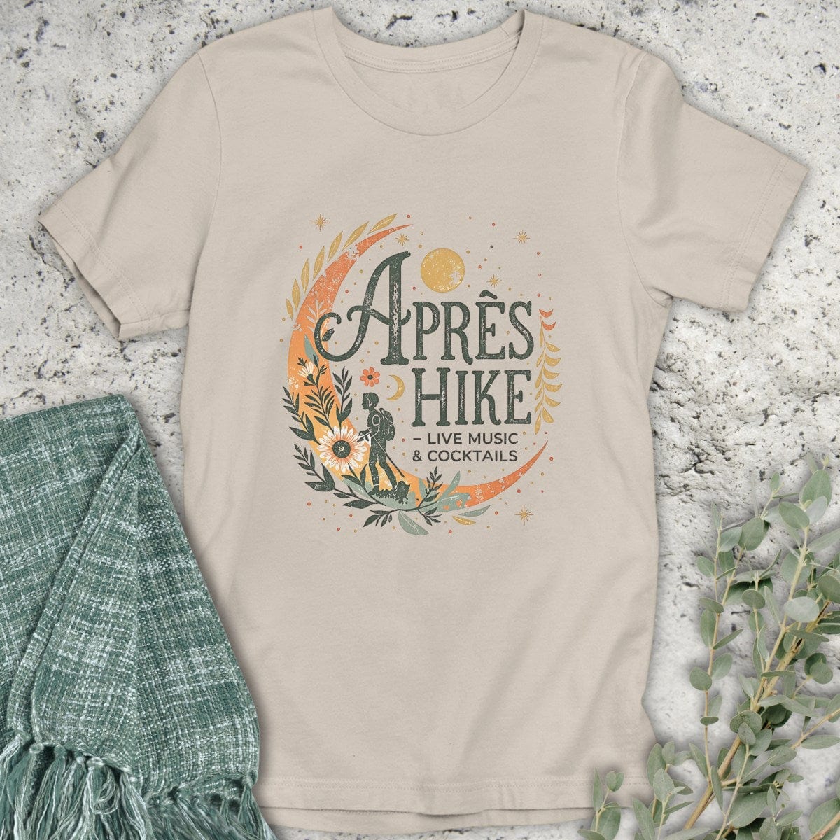 Stepping Green T-Shirt Après Hike Moon T-Shirt
